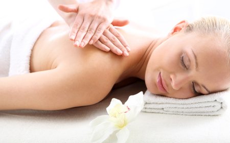 How Therapeutic Massage in Aurora Supports Pain Relief